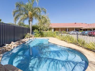 Motel Western Ambassador Motor &